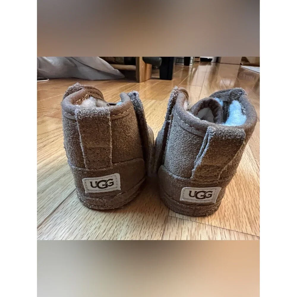 UGG Baby Infant Toddler Neumel Boots Chestnut Suede Infant US Size 4-5 UK Size 4